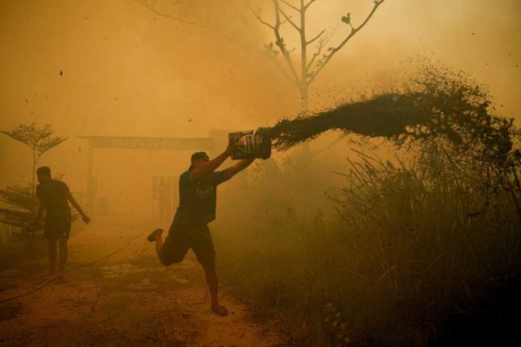 Incendii în Indonezia: 300 de locuințe arse, 1.000 de persoane evacuate în sudul insulei Sumatra