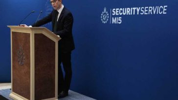 Șeful MI5 avertizează că inteligența artificială ar putea oferi teroriștilor acces la arme biologice