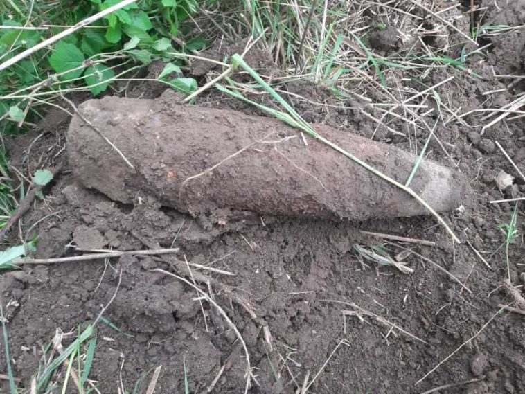 Bihor: Proiectil din Al Doilea Război Mondial, descoperit pe un teren agricol din Leș