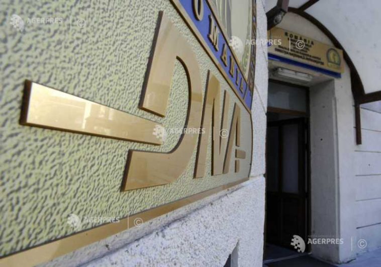 DNA: Șeful Serviciului Regim Permise Ilfov – reținut pentru constituirea de grup infracțional și luare de mită