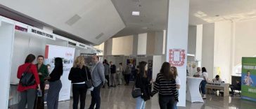 Bihor: Peste 1.500 de vizitatori, cu români reîntorși acasă, la Târgul dedicat energiilor regenerabile organizat de AJOFM (GALERIE FOTO)