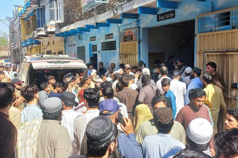 Cel puțin 29 de copii au murit după ce acoperișul unei școli s-a prăbușit, în Pakistan