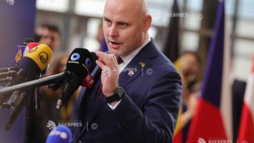 Premierul Letoniei recomandă europenilor să consume cu o bere mai puțin pe an pentru a ajuta Ucraina