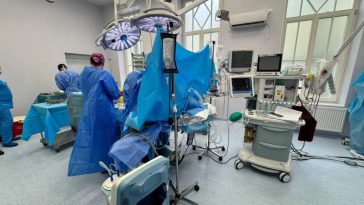 Sibiu: Ficatul și rinichii unui bolnav în moarte cerebrală, prelevate de medici din Cluj-Napoca