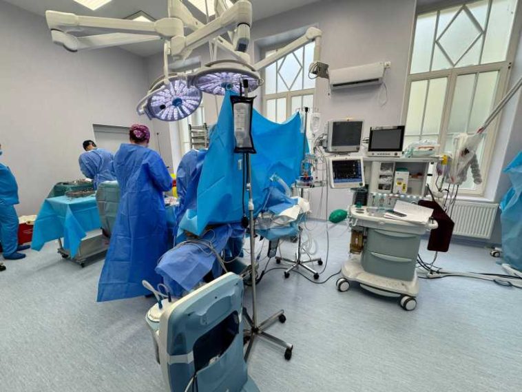 Sibiu: Ficatul și rinichii unui bolnav în moarte cerebrală, prelevate de medici din Cluj-Napoca