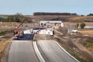 VIDEO Pistol (CNAIR): Lucrările pe lotul 2 al Autostrăzii Bacău-Pașcani au ajuns la 60%; deschiderea circulației, posibilă până la sfârșitul…