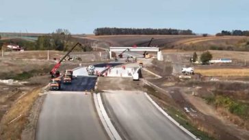 VIDEO Pistol (CNAIR): Lucrările pe lotul 2 al Autostrăzii Bacău-Pașcani au ajuns la 60%; deschiderea circulației, posibilă până la sfârșitul…