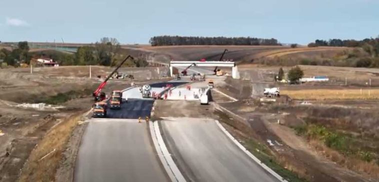 VIDEO Pistol (CNAIR): Lucrările pe lotul 2 al Autostrăzii Bacău-Pașcani au ajuns la 60%; deschiderea circulației, posibilă până la sfârșitul…