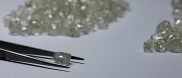 Grupul elvețian de lux Richemont este interesat de gigantul din sectorul diamantelor De Beers (Reuters)