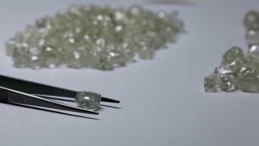 Grupul elvețian de lux Richemont este interesat de gigantul din sectorul diamantelor De Beers (Reuters)