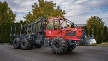 Mureș: Tractorul forestier TAF-X Combi, dezvoltat în România, lansat la München