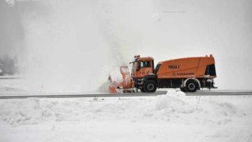 VIDEO Argeș: Acțiune de deszăpezire pe DN 7C – Transfăgărășan