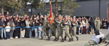 VIDEO Buzău: Peste 200 de militari au depus Jurământul de credință; două cereri de căsătorie pe aerodromul Boboc