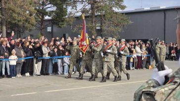 VIDEO Buzău: Peste 200 de militari au depus Jurământul de credință; două cereri de căsătorie pe aerodromul Boboc