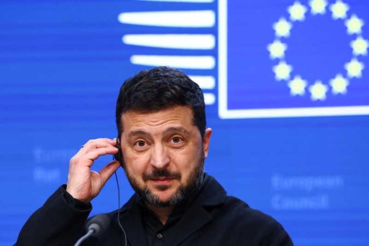 Zelenski a zâmbit doar, întrebat dacă ar putea servi drept țap ispășitor pentru Trump