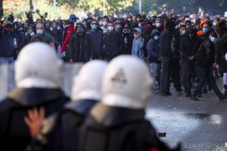 Ciocniri între manifestanți și forțele de ordine la Tirana