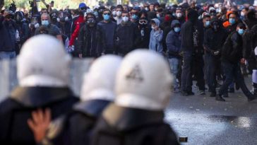 Ciocniri între manifestanți și forțele de ordine la Tirana