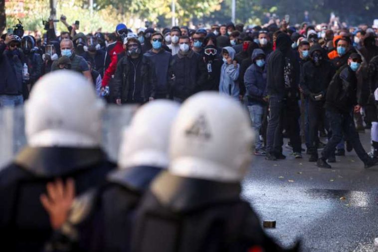 Ciocniri între manifestanți și forțele de ordine la Tirana