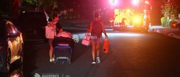 Mii de persoane evacuate și mai multe locuințe distruse de incendii de vegetație în California