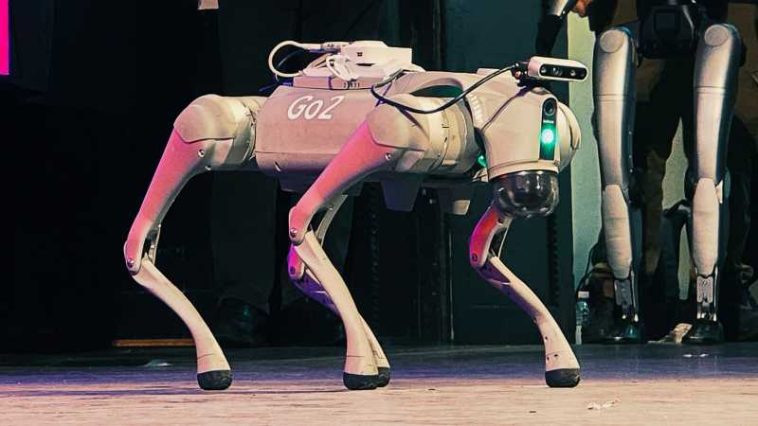 Mureș: Trei roboți umanoizi și un robot patruped, prezentați în premieră națională la conferința LIMITL3SS