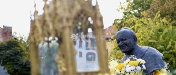 Procesiune în cinstea Sfântului Papă Ioan Paul al II-lea pe străzile Capitalei; participă Nunțiul Apostolic în România