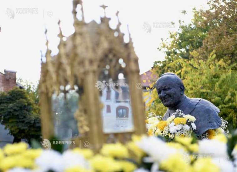 Procesiune în cinstea Sfântului Papă Ioan Paul al II-lea pe străzile Capitalei; participă Nunțiul Apostolic în România