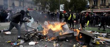 Franța: Record de 855 de arestări la Paris pe fondul protestelor privind condițiile din școli și costul vieții