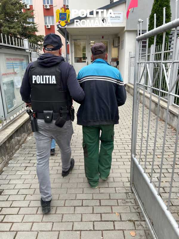 Sibiu: Bărbat reținut după ce a aruncat în râul Sadu un pui de câine într-un sac legat cu sârmă