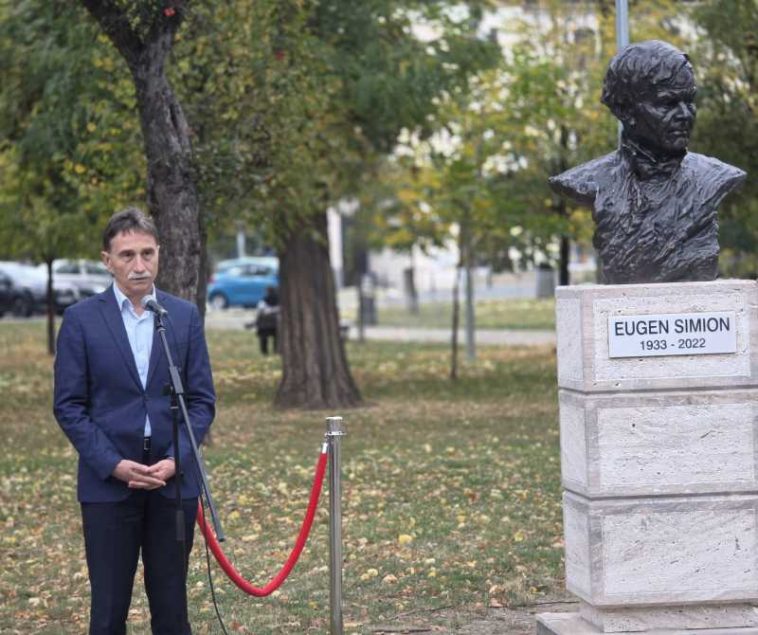 Alba: Bust al academicianului Eugen Simion, dezvelit pe Aleea Scriitorilor din Alba Iulia