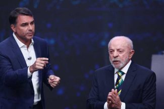 Brazilia: Lula și Flavio Bolsonaro se atacă dur în timpul primei lor dezbateri