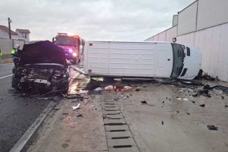 Constanța: Accident rutier între un microbuz și un autoturism; 10 persoane implicate