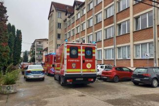 ISU Bistrița-Năsăud: Profesoara și elevul atacați cu cuțitul în școala din Bistrița – duși la spital