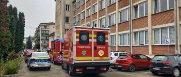 ISU Bistrița-Năsăud: Profesoara și elevul atacați cu cuțitul în școala din Bistrița – duși la spital