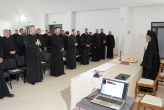 Brăila: Preoți din trei județe, pregătiți să ajute persoanele dependente de droguri, alcool și jocuri de noroc