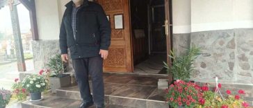 Mureș: Un preot din Lunca Bradului hrănește și îmbracă sute de elevi și bătrâni de peste 20 de ani