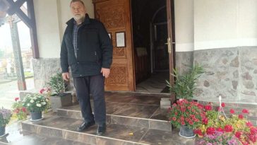Mureș: Un preot din Lunca Bradului hrănește și îmbracă sute de elevi și bătrâni de peste 20 de ani