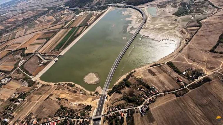 Bihor: Cele două tronsoane în lucru ale Autostrăzii Transilvania din județ ar putea fi deschise de Crăciun