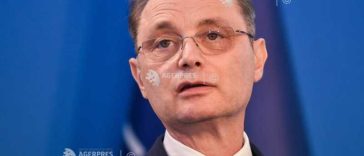 Premierul Luca Niculescu merge miercuri la cinci ministere pentru preluarea mandatelor de către noii miniștri