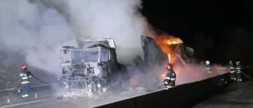 Argeș: Un autocamion a ars generalizat pe DN 7; circulația între Pitești și Râmnicu Vâlcea a fost blocată