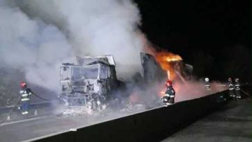 Argeș: Un autocamion a ars generalizat pe DN 7; circulația între Pitești și Râmnicu Vâlcea a fost blocată