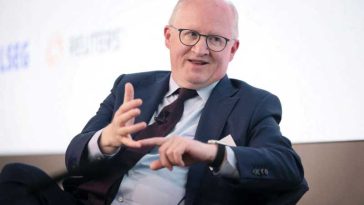 Economistul șef al BCE promovează în China extinderea rolului global al euro
