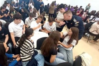 Bihor: Peste 700 de liceeni din Oradea, implicați de polițiști în acțiuni de prevenire a delincvenței juvenile (GALERIE FOTO)