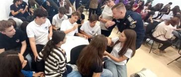 Bihor: Peste 700 de liceeni din Oradea, implicați de polițiști în acțiuni de prevenire a delincvenței juvenile (GALERIE FOTO)