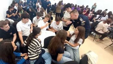 Bihor: Peste 700 de liceeni din Oradea, implicați de polițiști în acțiuni de prevenire a delincvenței juvenile (GALERIE FOTO)