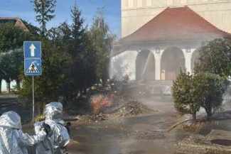 Sibiu: 60 de persoane evacuate preventiv dintr-o biserică, dar și din locuințe, din cauza unui incendiu