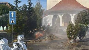 Sibiu: 60 de persoane evacuate preventiv dintr-o biserică, dar și din locuințe, din cauza unui incendiu