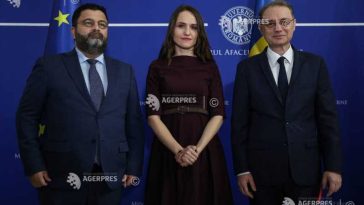 Dan Neculăescu a preluat mandatul de ministru de Externe, în prezența premierului Luca Niculescu (GALERIE FOTO)
