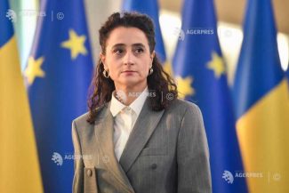 Ioana Ciocan a preluat mandatul de ministru al Culturii, în prezența premierului Luca Niculescu