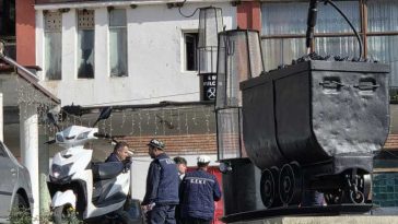 Hunedoara: Doi dintre minerii protestatari de la Vulcan au ajuns la Urgență