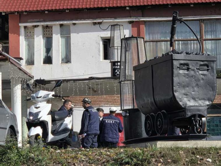 Hunedoara: Doi dintre minerii protestatari de la Vulcan au ajuns la Urgență